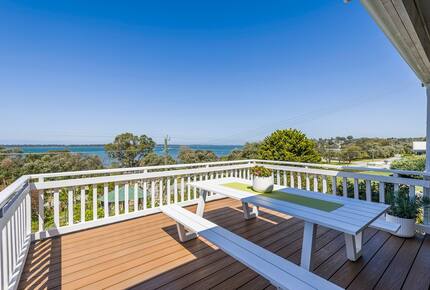 Refined Coastal Haven Near Dawesville’s Best Beaches - Dawesville, Australia