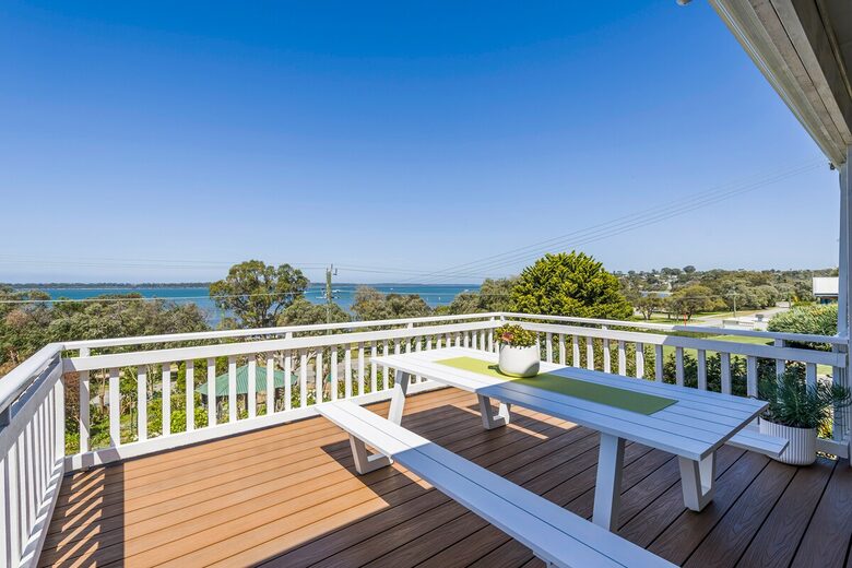 Refined Coastal Haven Near Dawesville’s Best Beaches - Dawesville, Australia