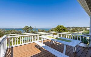 Refined Coastal Haven Near Dawesville’s Best Beaches - Dawesville, Australia