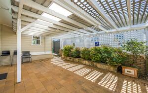 Refined Coastal Haven Near Dawesville’s Best Beaches - Dawesville, Australia