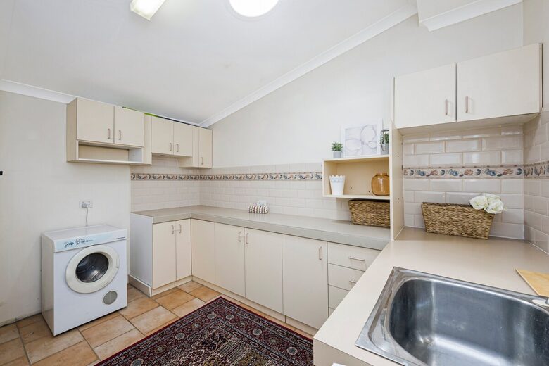 Refined Coastal Haven Near Dawesville’s Best Beaches - Dawesville, Australia