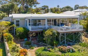 Refined Coastal Haven Near Dawesville’s Best Beaches - Dawesville, Australia