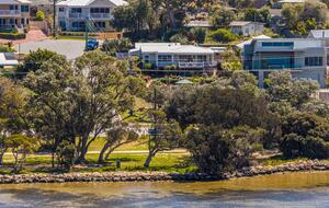 Refined Coastal Haven Near Dawesville’s Best Beaches - Dawesville, Australia