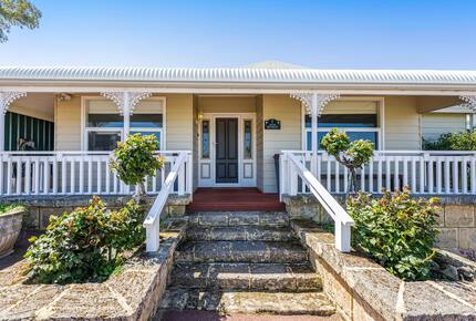 Refined Coastal Haven Near Dawesville’s Best Beaches - Dawesville, Australia