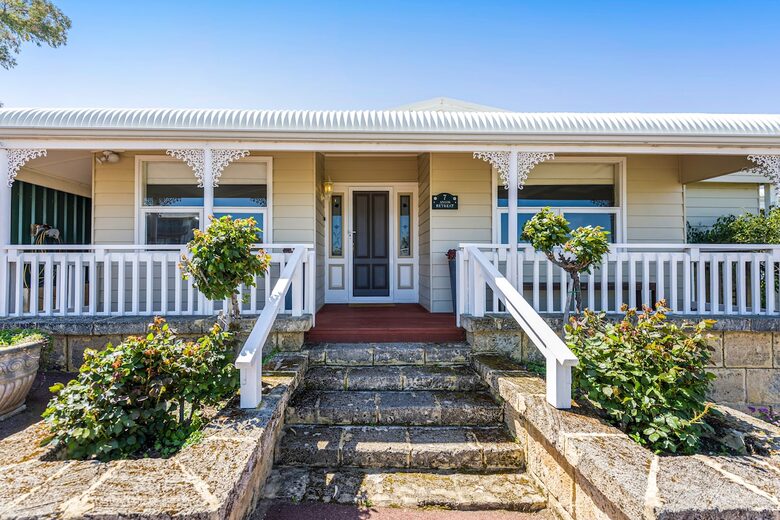 Refined Coastal Haven Near Dawesville’s Best Beaches - Dawesville, Australia
