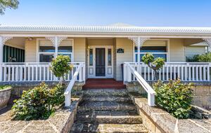 Refined Coastal Haven Near Dawesville’s Best Beaches - Dawesville, Australia