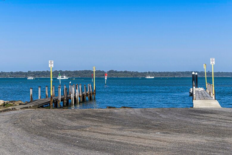 Refined Coastal Haven Near Dawesville’s Best Beaches - Dawesville, Australia
