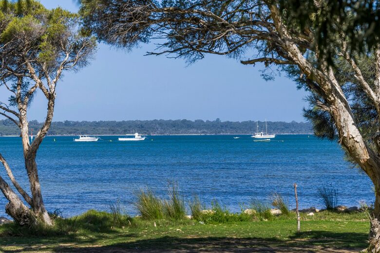 Refined Coastal Haven Near Dawesville’s Best Beaches - Dawesville, Australia