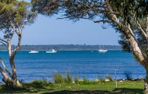 Refined Coastal Haven Near Dawesville’s Best Beaches - Dawesville, Australia
