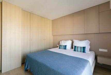 Refined Oceanfront Apartment Above Côte des Basques - Biarritz, France