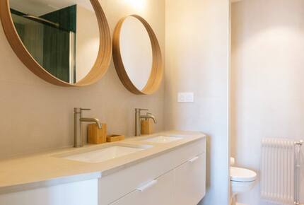 Refined Oceanfront Apartment Above Côte des Basques - Biarritz, France