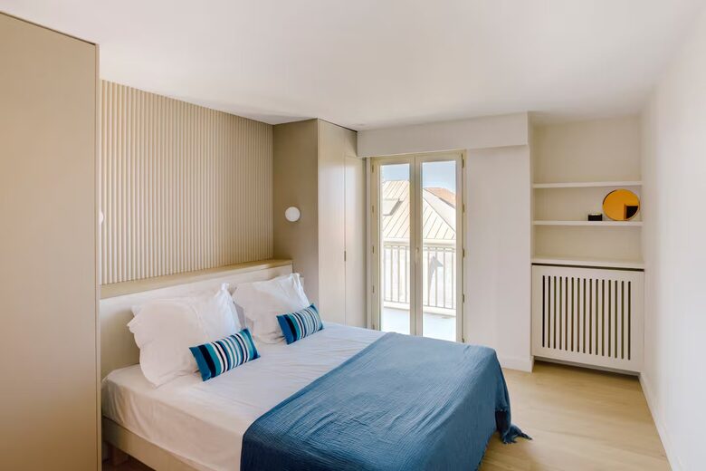 Refined Oceanfront Apartment Above Côte des Basques - Biarritz, France