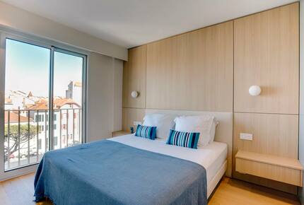 Refined Oceanfront Apartment Above Côte des Basques - Biarritz, France