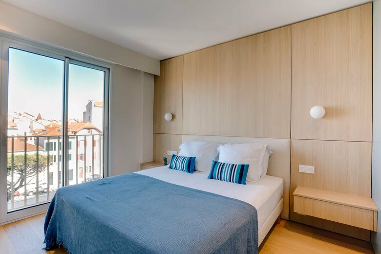 Refined Oceanfront Apartment Above Côte des Basques - Biarritz, France