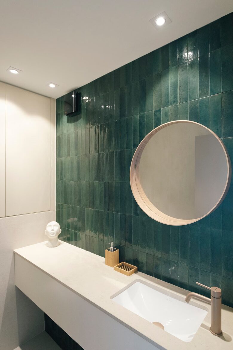 Refined Oceanfront Apartment Above Côte des Basques - Biarritz, France