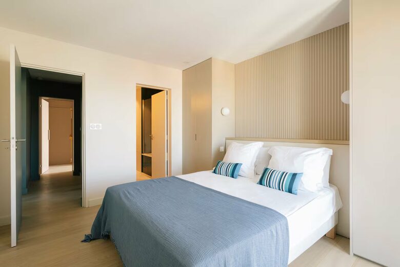 Refined Oceanfront Apartment Above Côte des Basques - Biarritz, France