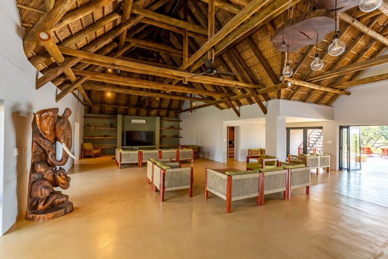 Elegant Eco-Luxury Overlooking the Kruger Wilderness - Hectorspruit, South Africa