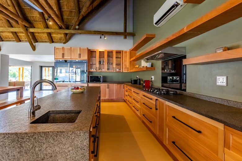 Elegant Eco-Luxury Overlooking the Kruger Wilderness - Hectorspruit, South Africa