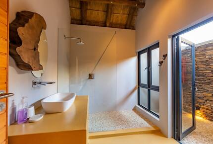 Elegant Eco-Luxury Overlooking the Kruger Wilderness - Hectorspruit, South Africa