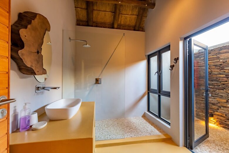 Elegant Eco-Luxury Overlooking the Kruger Wilderness - Hectorspruit, South Africa