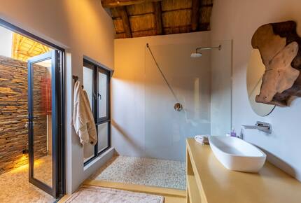 Elegant Eco-Luxury Overlooking the Kruger Wilderness - Hectorspruit, South Africa