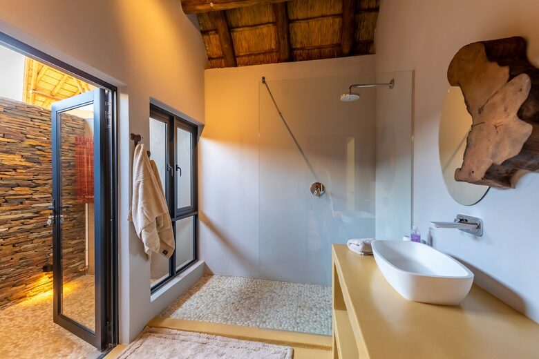 Elegant Eco-Luxury Overlooking the Kruger Wilderness - Hectorspruit, South Africa