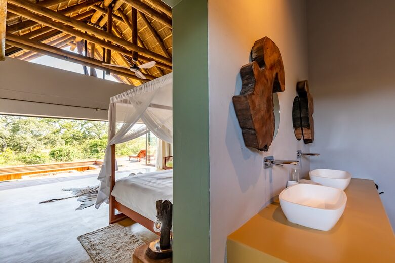 Elegant Eco-Luxury Overlooking the Kruger Wilderness - Hectorspruit, South Africa