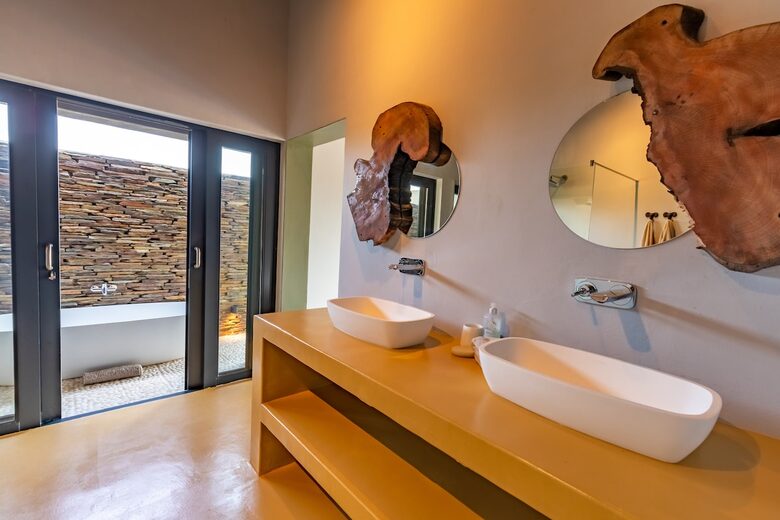 Elegant Eco-Luxury Overlooking the Kruger Wilderness - Hectorspruit, South Africa