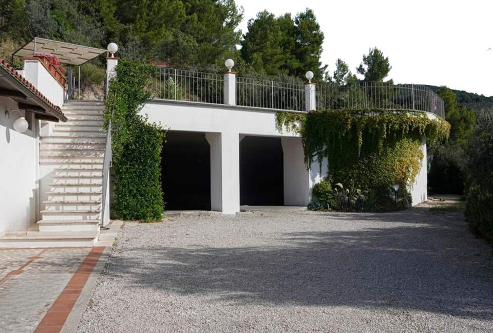 Refined Umbrian Retreat with Countryside Views - Terni, Italy