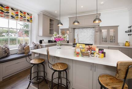 Graceful Georgian Farmhouse Overlooking the Village Green - Askham Richard, York, United Kingdom