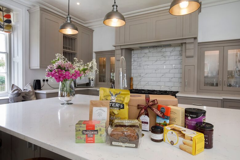 Graceful Georgian Farmhouse Overlooking the Village Green - Askham Richard, York, United Kingdom