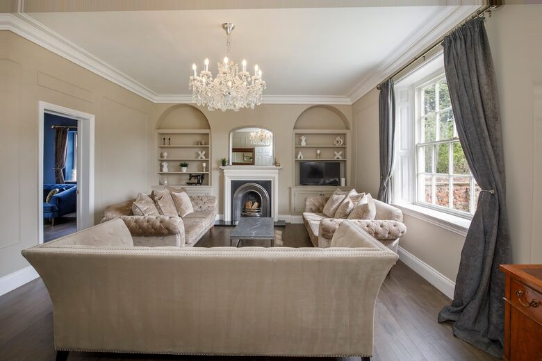 Graceful Georgian Farmhouse Overlooking the Village Green - Askham Richard, York, United Kingdom