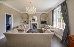 Graceful Georgian Farmhouse Overlooking the Village Green - Askham Richard, York, United Kingdom