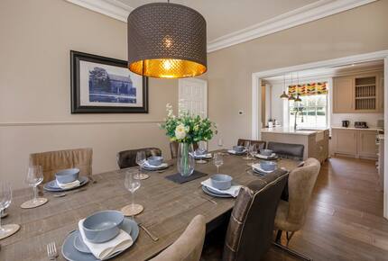 Graceful Georgian Farmhouse Overlooking the Village Green - Askham Richard, York, United Kingdom