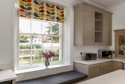 Graceful Georgian Farmhouse Overlooking the Village Green - Askham Richard, York, United Kingdom