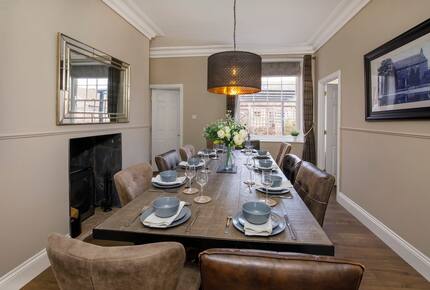 Graceful Georgian Farmhouse Overlooking the Village Green - Askham Richard, York, United Kingdom