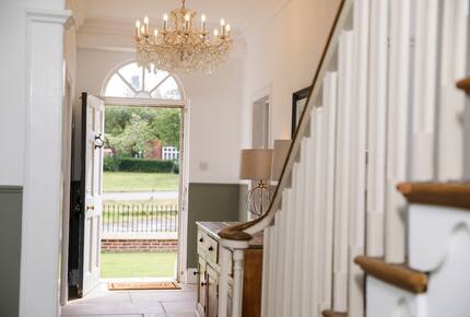 Graceful Georgian Farmhouse Overlooking the Village Green - Askham Richard, York, United Kingdom