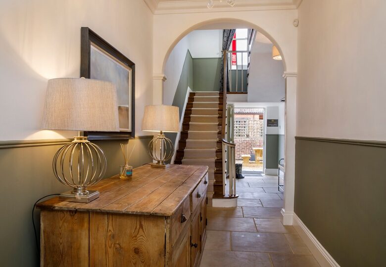 Graceful Georgian Farmhouse Overlooking the Village Green - Askham Richard, York, United Kingdom