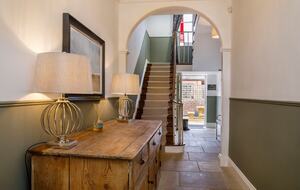 Graceful Georgian Farmhouse Overlooking the Village Green - Askham Richard, York, United Kingdom