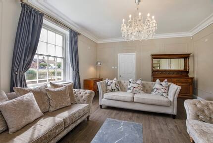 Graceful Georgian Farmhouse Overlooking the Village Green - Askham Richard, York, United Kingdom