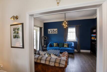 Graceful Georgian Farmhouse Overlooking the Village Green - Askham Richard, York, United Kingdom