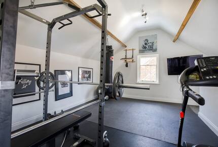 Graceful Georgian Farmhouse Overlooking the Village Green - Askham Richard, York, United Kingdom