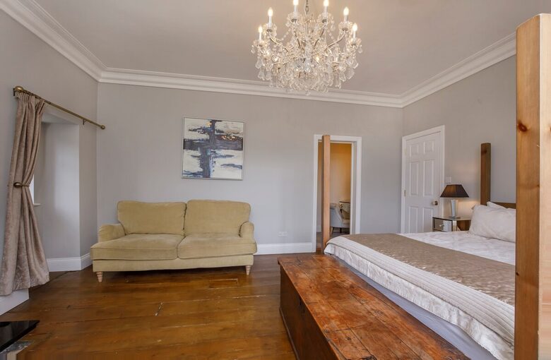 Graceful Georgian Farmhouse Overlooking the Village Green - Askham Richard, York, United Kingdom