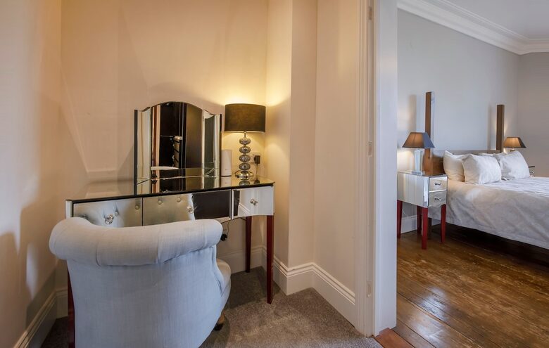 Graceful Georgian Farmhouse Overlooking the Village Green - Askham Richard, York, United Kingdom