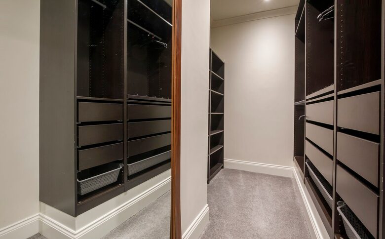 Graceful Georgian Farmhouse Overlooking the Village Green - Askham Richard, York, United Kingdom