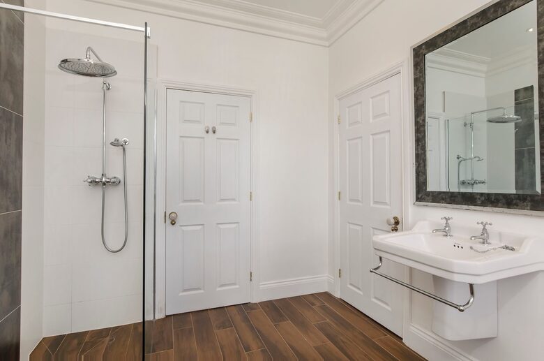 Graceful Georgian Farmhouse Overlooking the Village Green - Askham Richard, York, United Kingdom