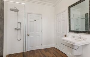 Graceful Georgian Farmhouse Overlooking the Village Green - Askham Richard, York, United Kingdom