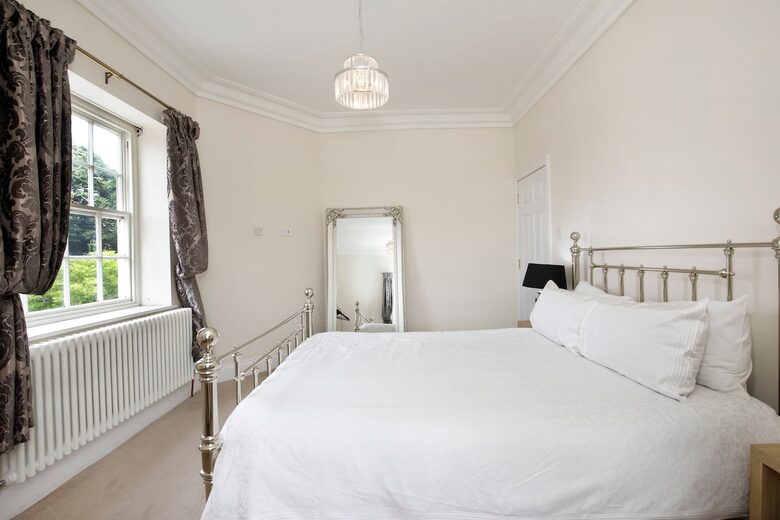 Graceful Georgian Farmhouse Overlooking the Village Green - Askham Richard, York, United Kingdom