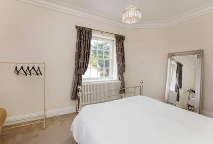 Graceful Georgian Farmhouse Overlooking the Village Green - Askham Richard, York, United Kingdom