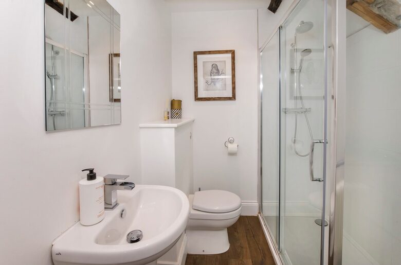 Graceful Georgian Farmhouse Overlooking the Village Green - Askham Richard, York, United Kingdom